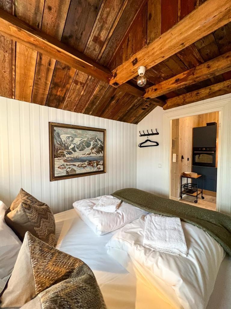 Lofoten Suite Apartments - Rostad Retro Rorbuer 레이네 외부 사진