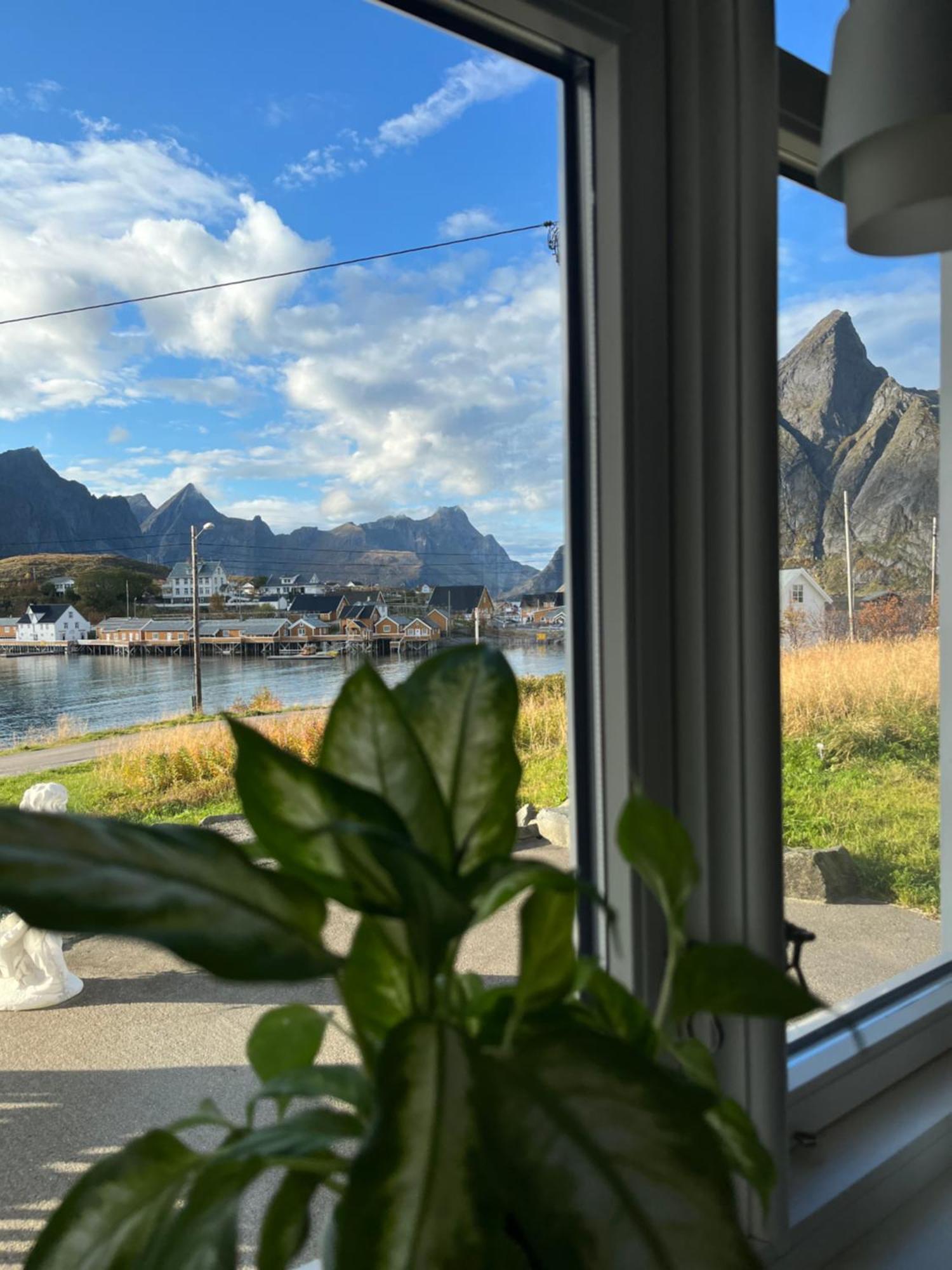 Lofoten Suite Apartments - Rostad Retro Rorbuer 레이네 외부 사진