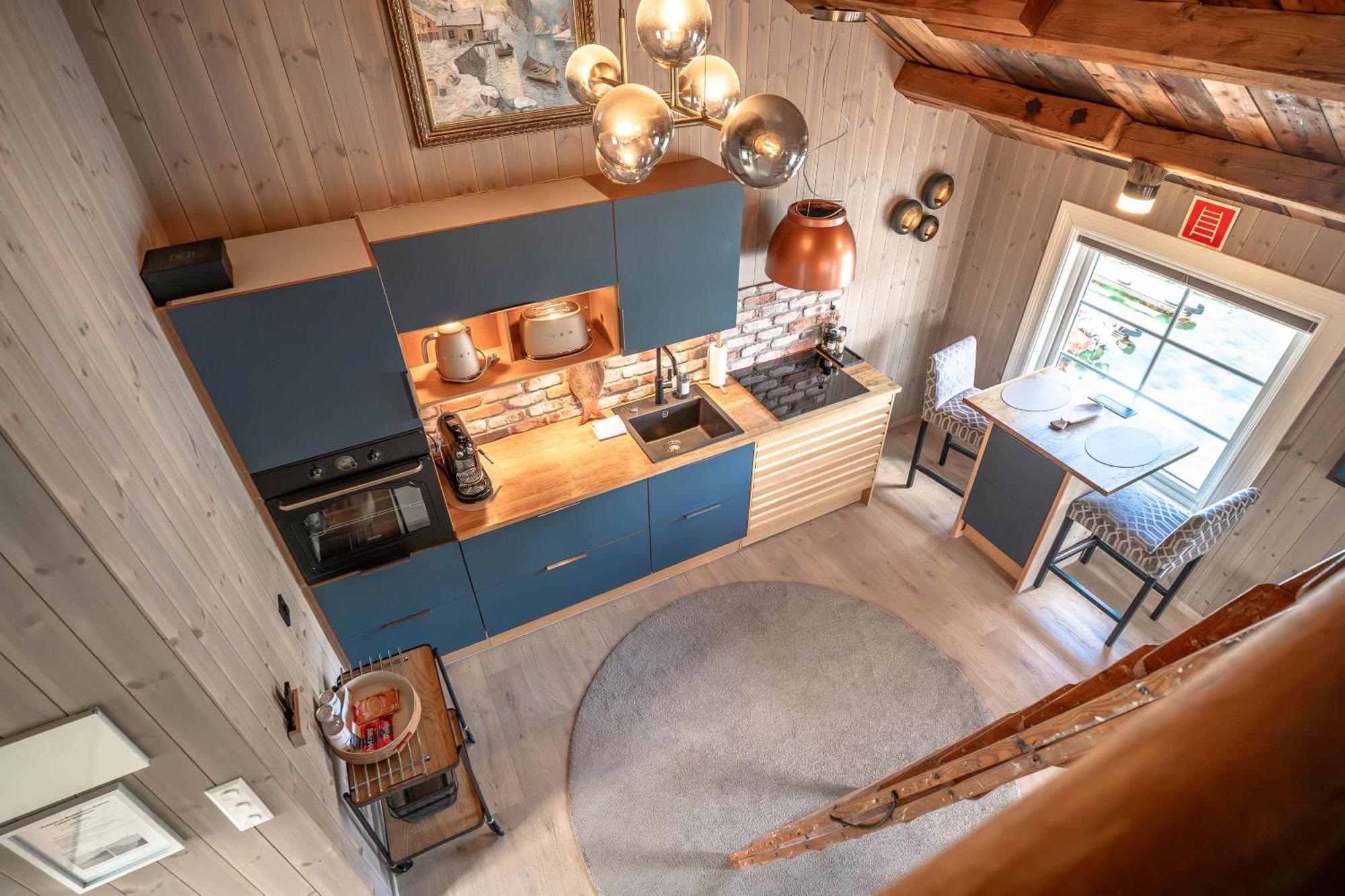Lofoten Suite Apartments - Rostad Retro Rorbuer 레이네 외부 사진
